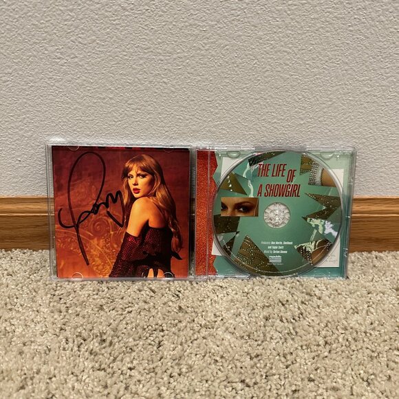 Taylor Swift The Life of a Showgirl Signed CD Hand Signed Photo 3 - Picture 1 of 3